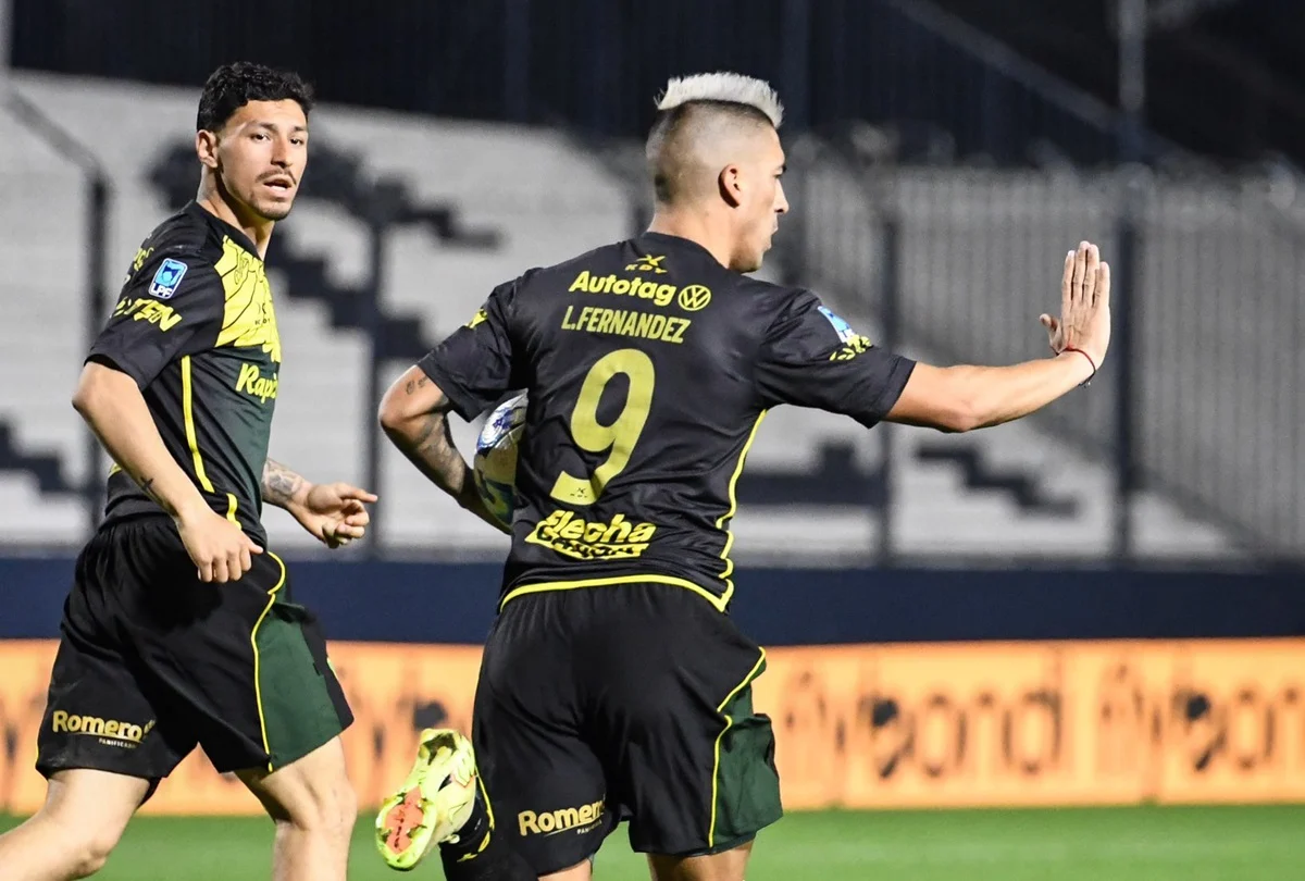 Leandro Fernández volvió a Defensa y ya cumplió con un gol