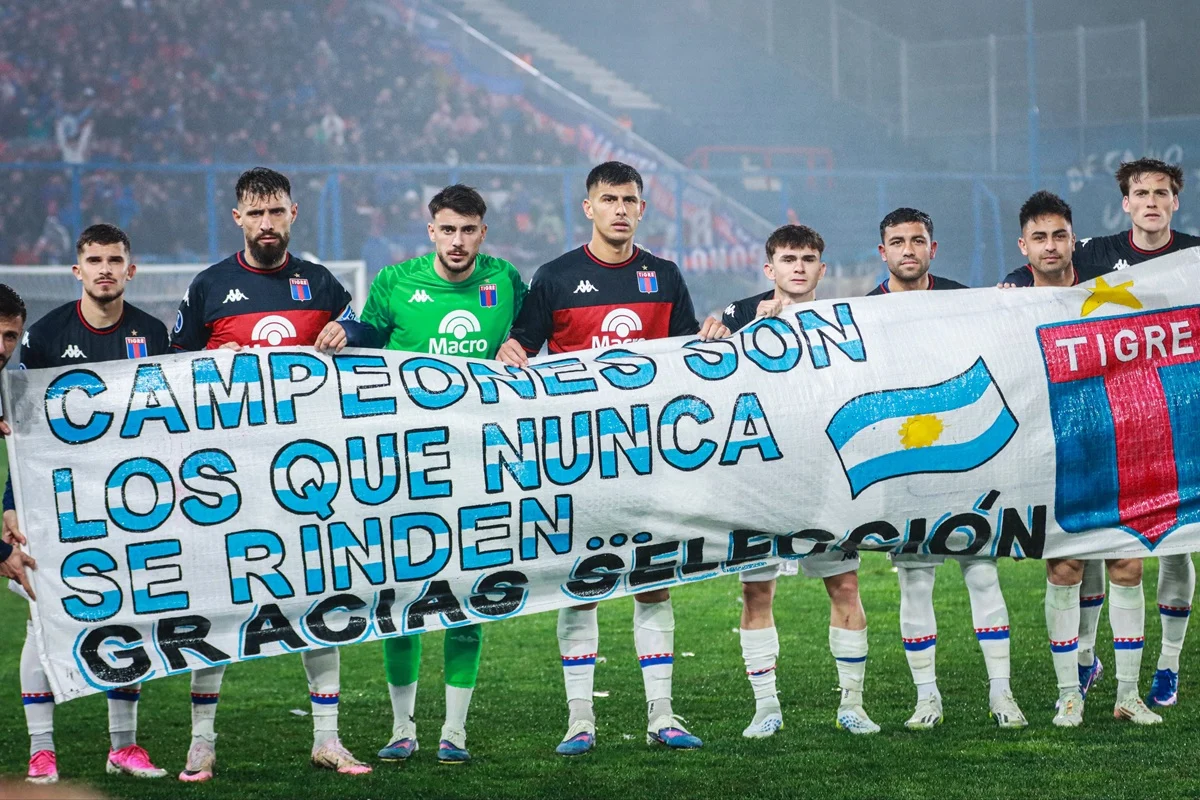 Tigre homenajeó a la Selección Argentina con agradecimiento a Chiqui Tapia y Alejandro Domínguez