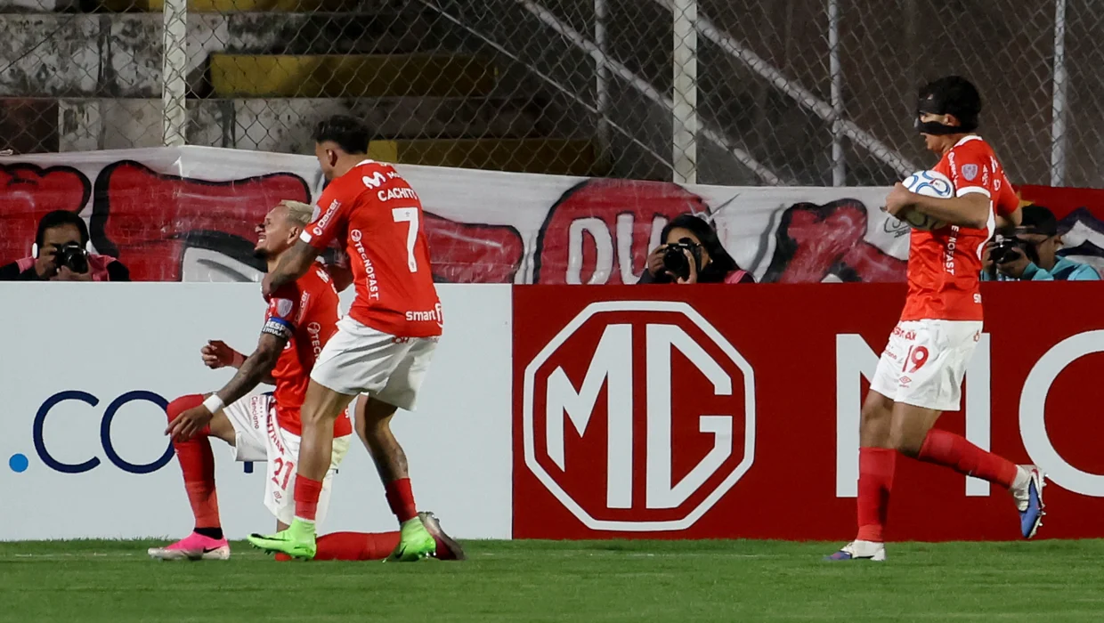 Cienciano metió el batacazo, dio vuelta la serie y eliminó a Lanús de la Sudamericana