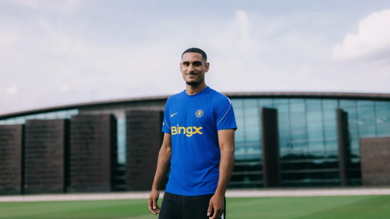 Maxence Lacroix fue presentado en Chelsea luego de disputar el último Mundial