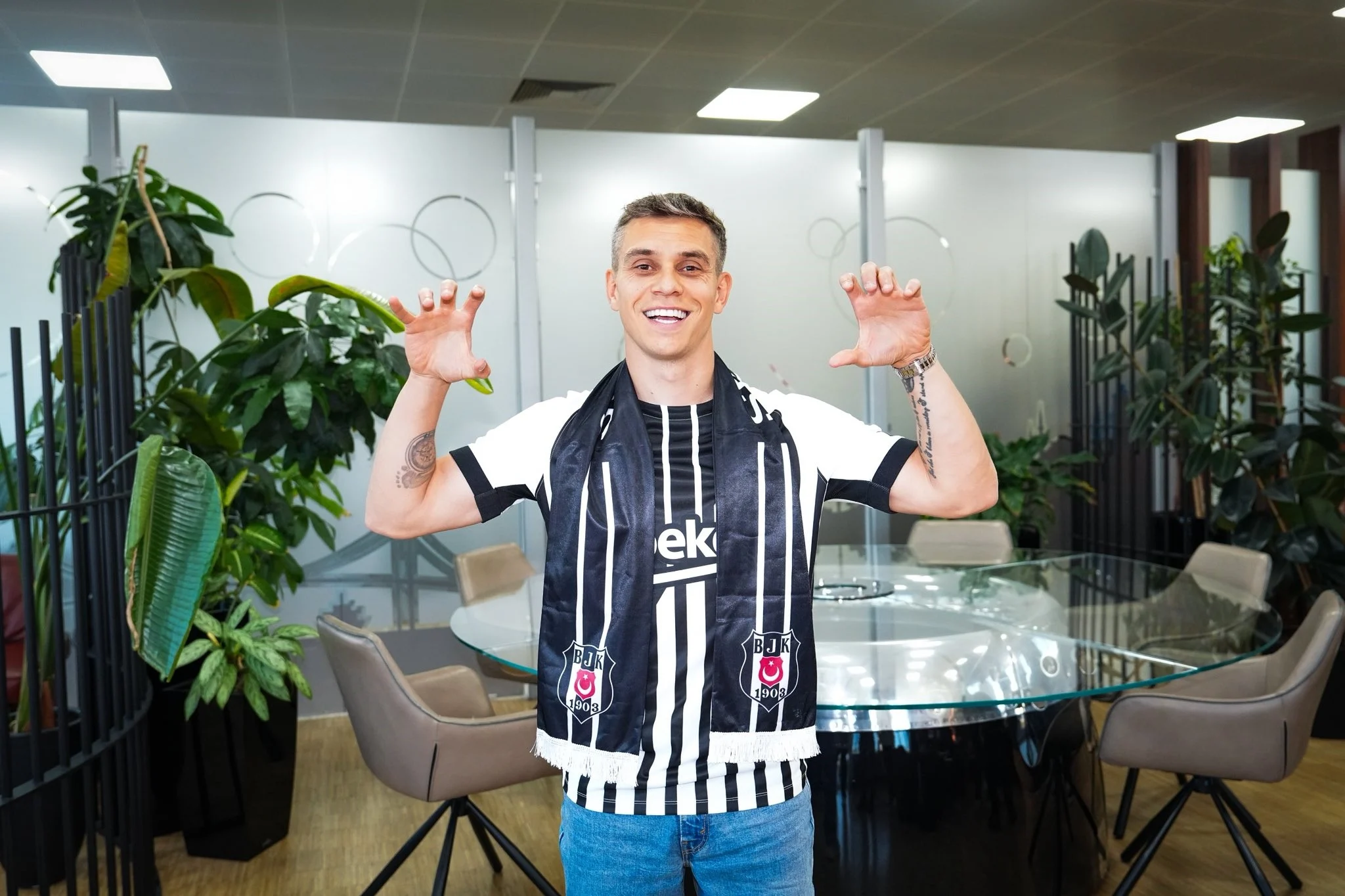 Leandro Trossard dejó Arsenal y es nuevo refuerzo de Besiktas