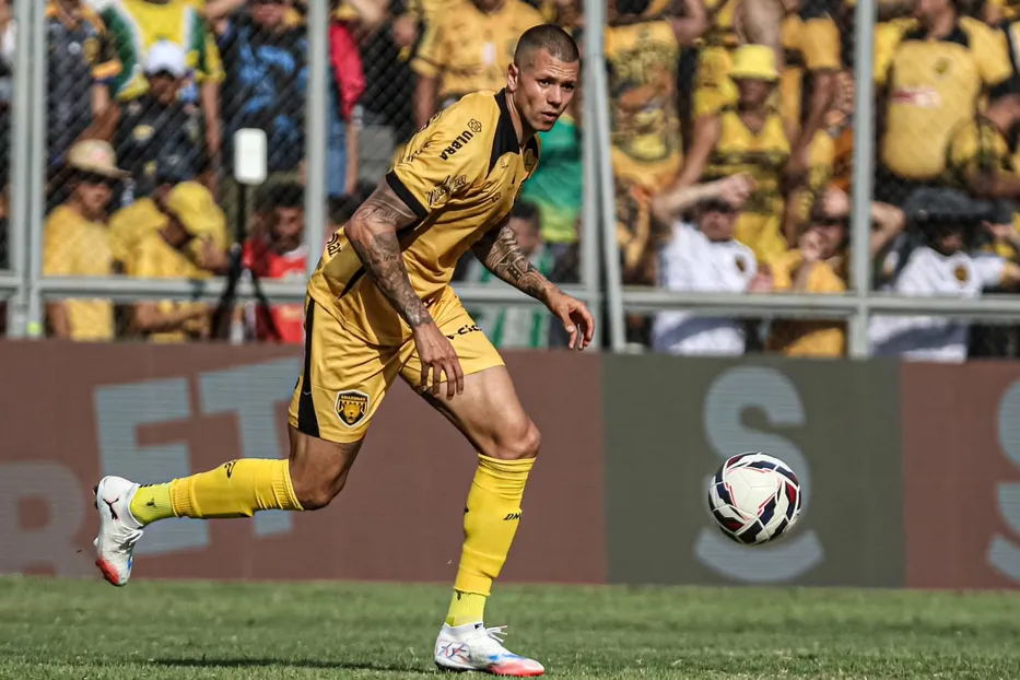 Una situación insolita en Brasil: El Amazonas FC comunicó la salida de Leonardo Coelho con un compilado de errores suyos