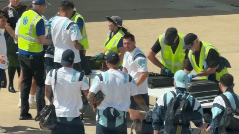 Argentina y Messi fueron revisados exhaustivamente en el aeropuerto