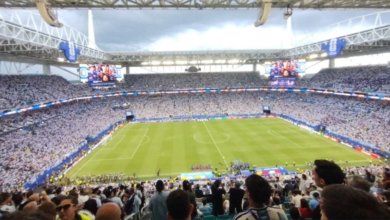 Más de 60 mil argentinos coparon el Hard Rock Stadium y armaron una fiesta en las tribunas