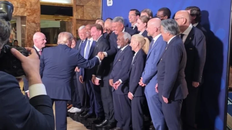 Donald Trump y Chiqui Tapia se saludaron en evento FIFA realizado en Nueva York