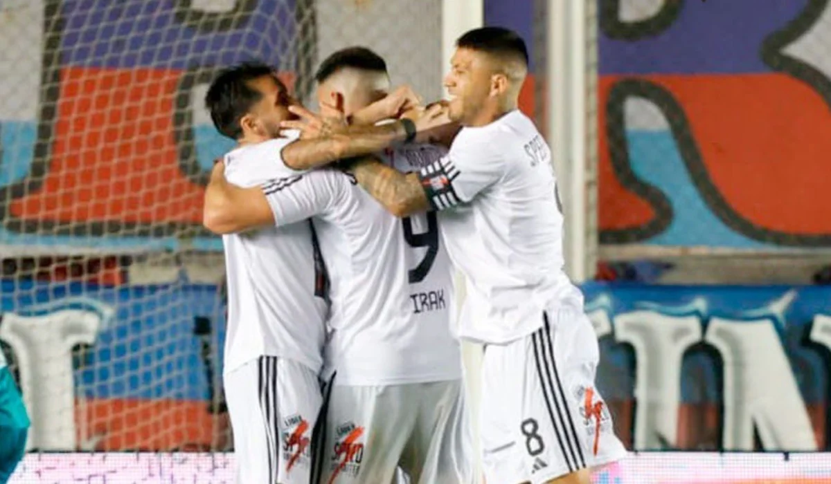 Riestra eliminó a San Lorenzo de la Copa Argentina en el regreso de Pipo Gorosito