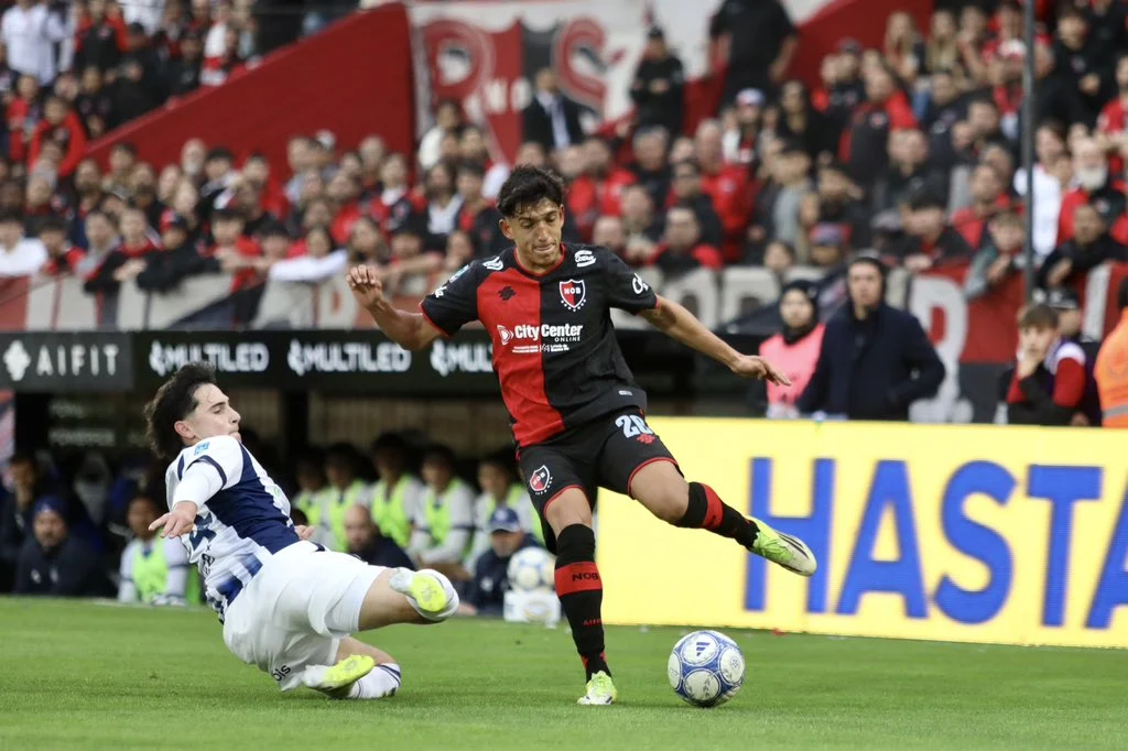 Con un gol de penal de Coccaro, Newell´s venció a Talleres en el arranque