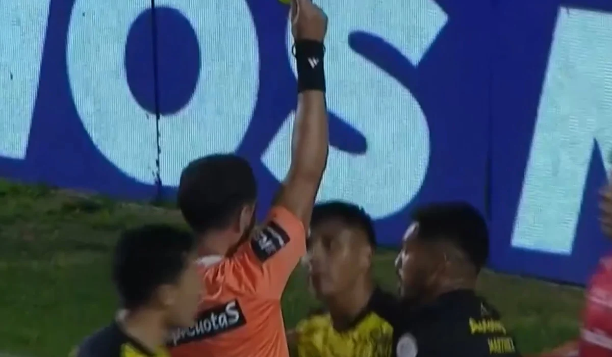 Polémica en Copa Argentina porque Lamolina no expulsó a Damián Fernández