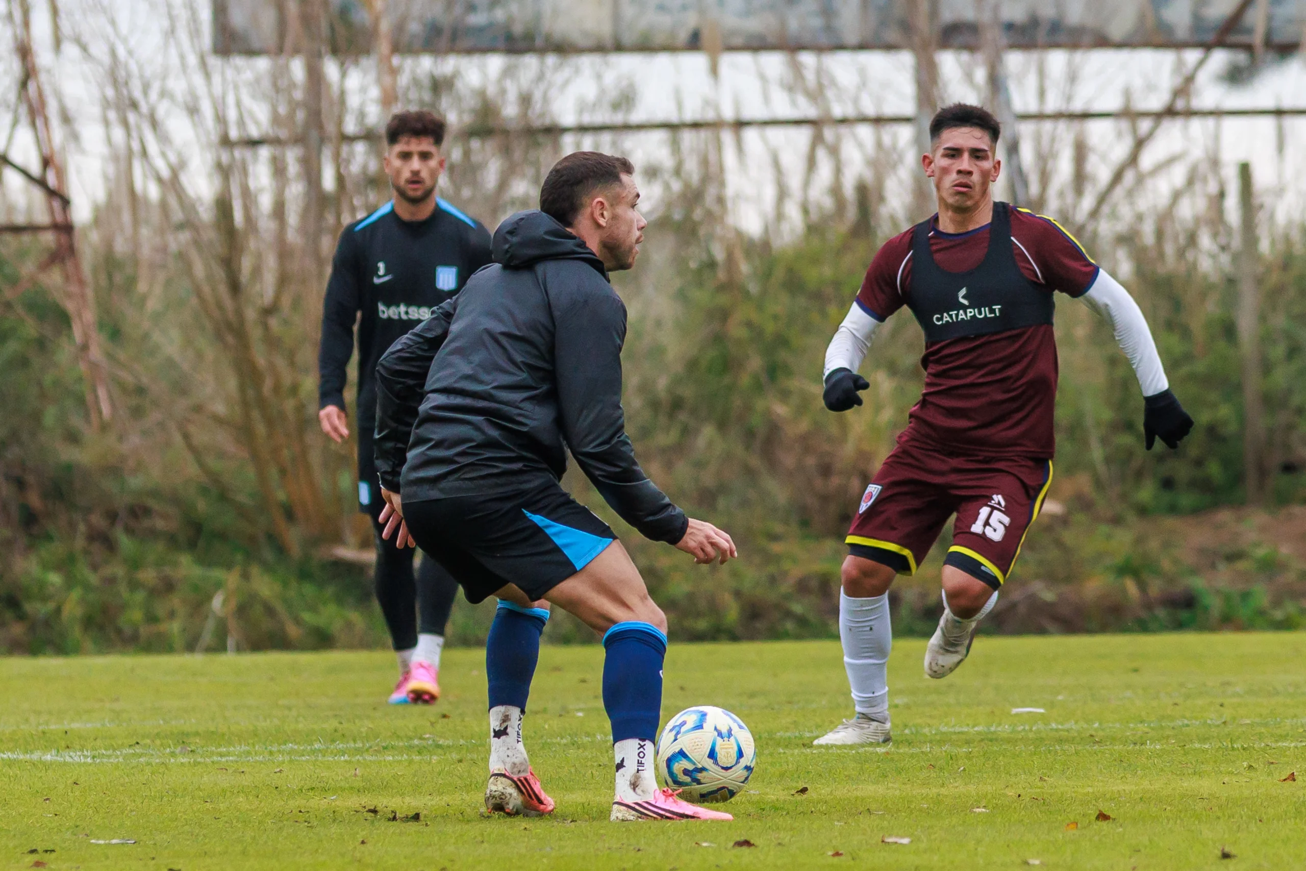 Racing se impuso ante Sportivo Barracas en un amistoso de pretemporada