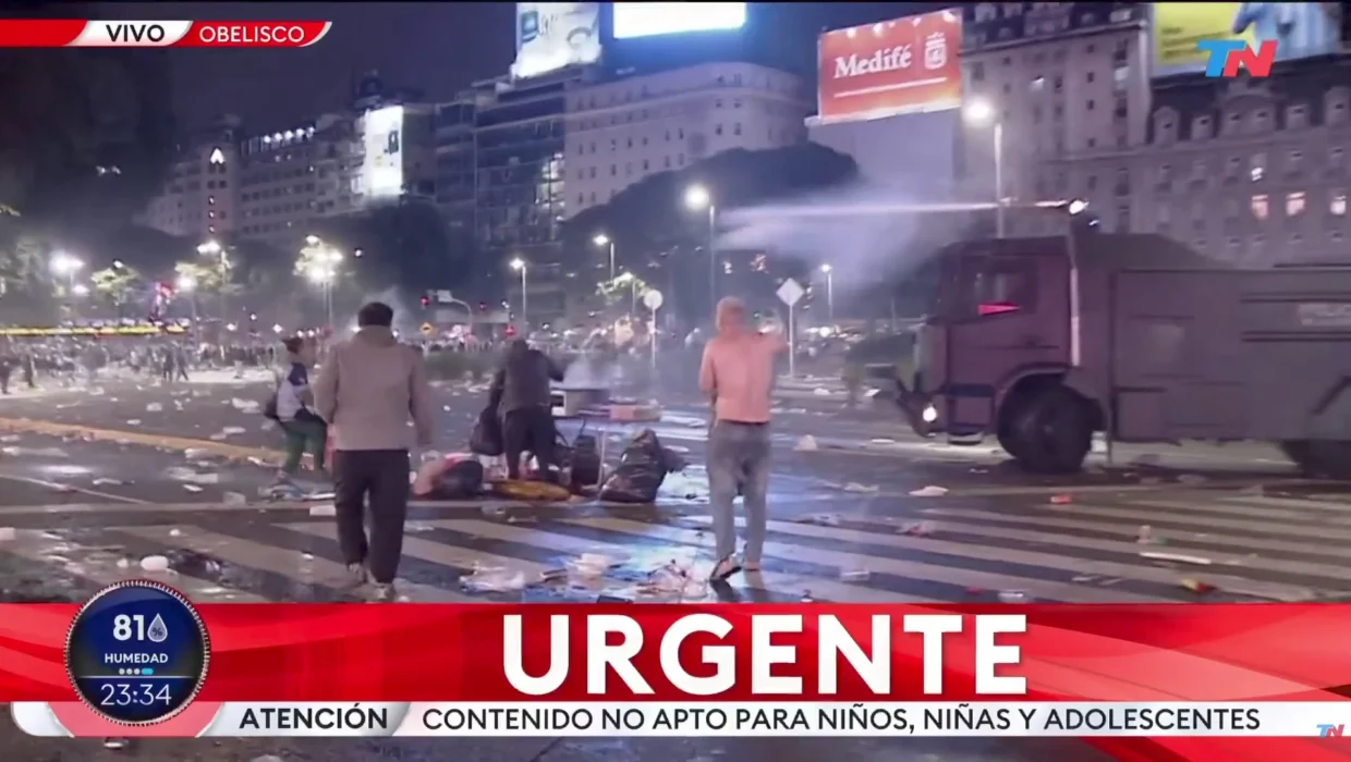 Incidentes en los festejos del Obelisco tras la final del Mundial