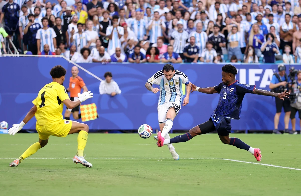 Lionel Messi marcó su gol 20 en Copas del Mundo con espectacular definición ante Cabo Verde