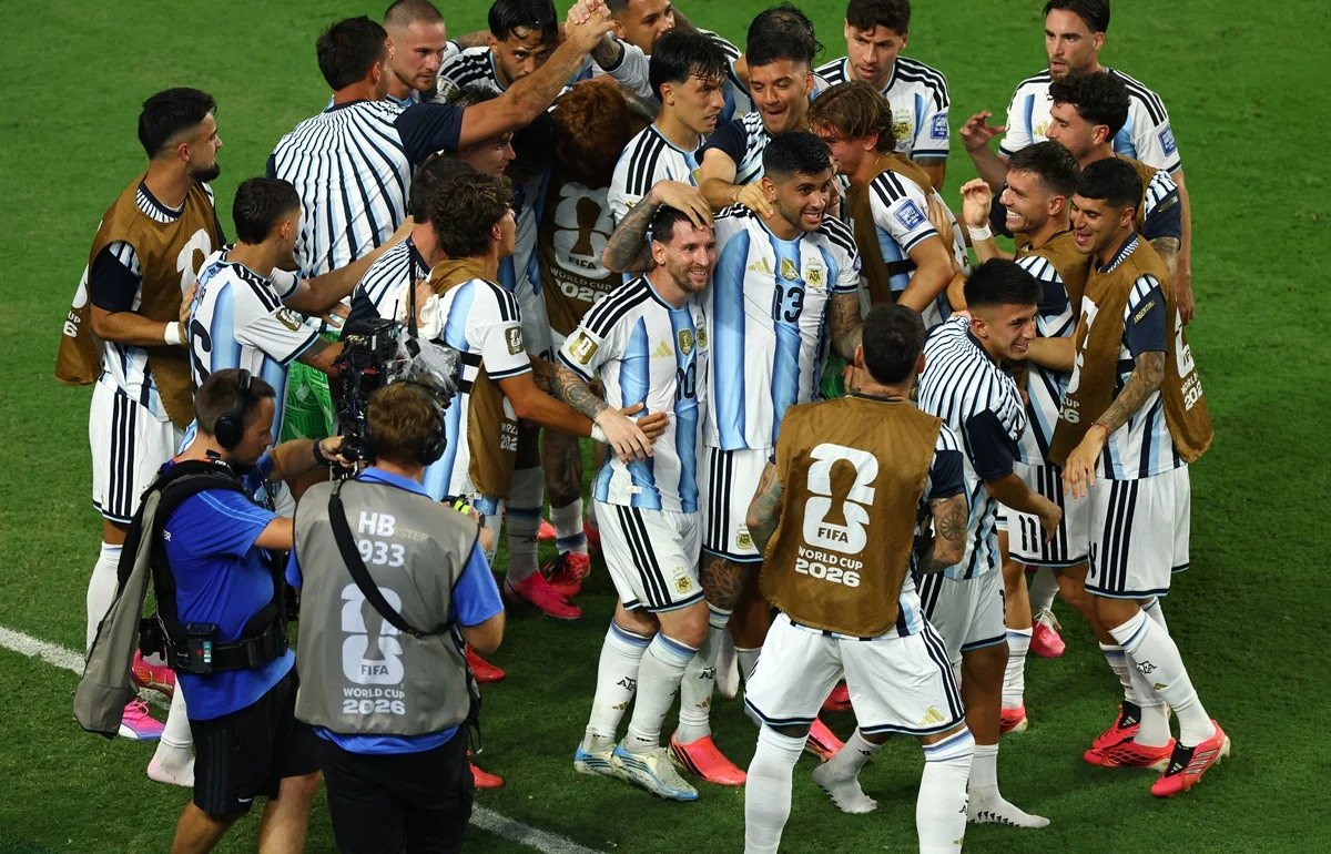 Argentina padeció al histórico Cabo Verde y clasificó a octavos con agónico triunfo en prórroga