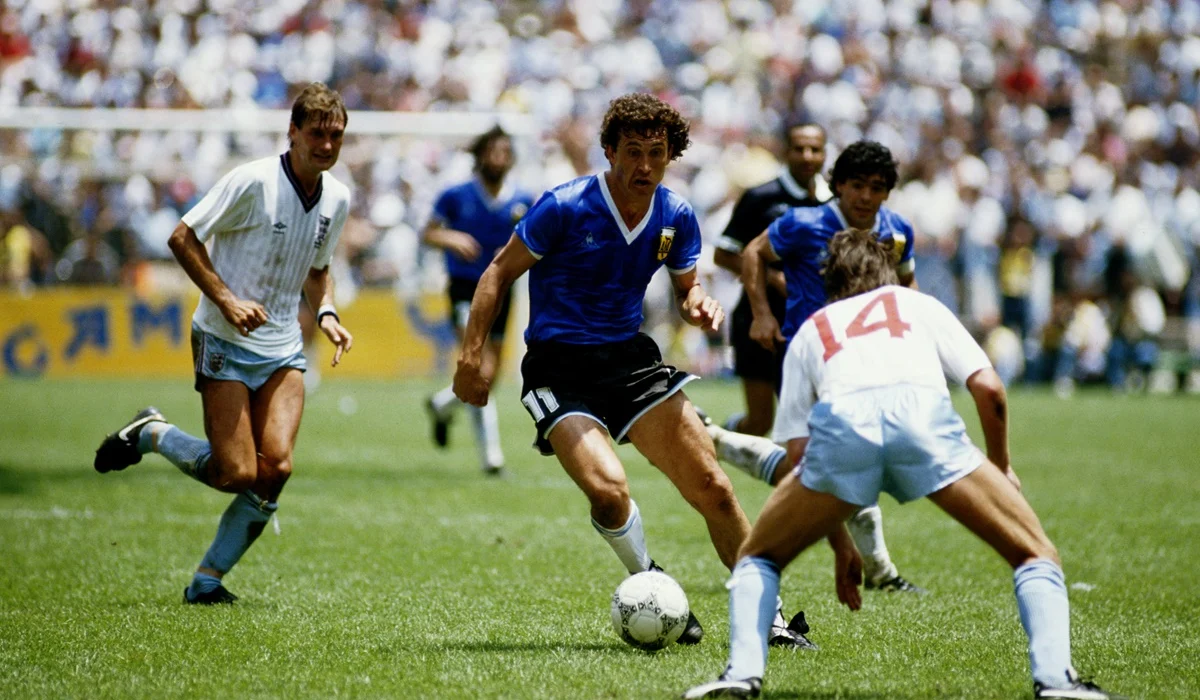 ¿Argentina debería jugar con camiseta alternativa ante Inglaterra?