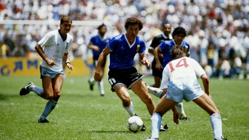 ¿Argentina debería jugar con camiseta alternativa ante Inglaterra?