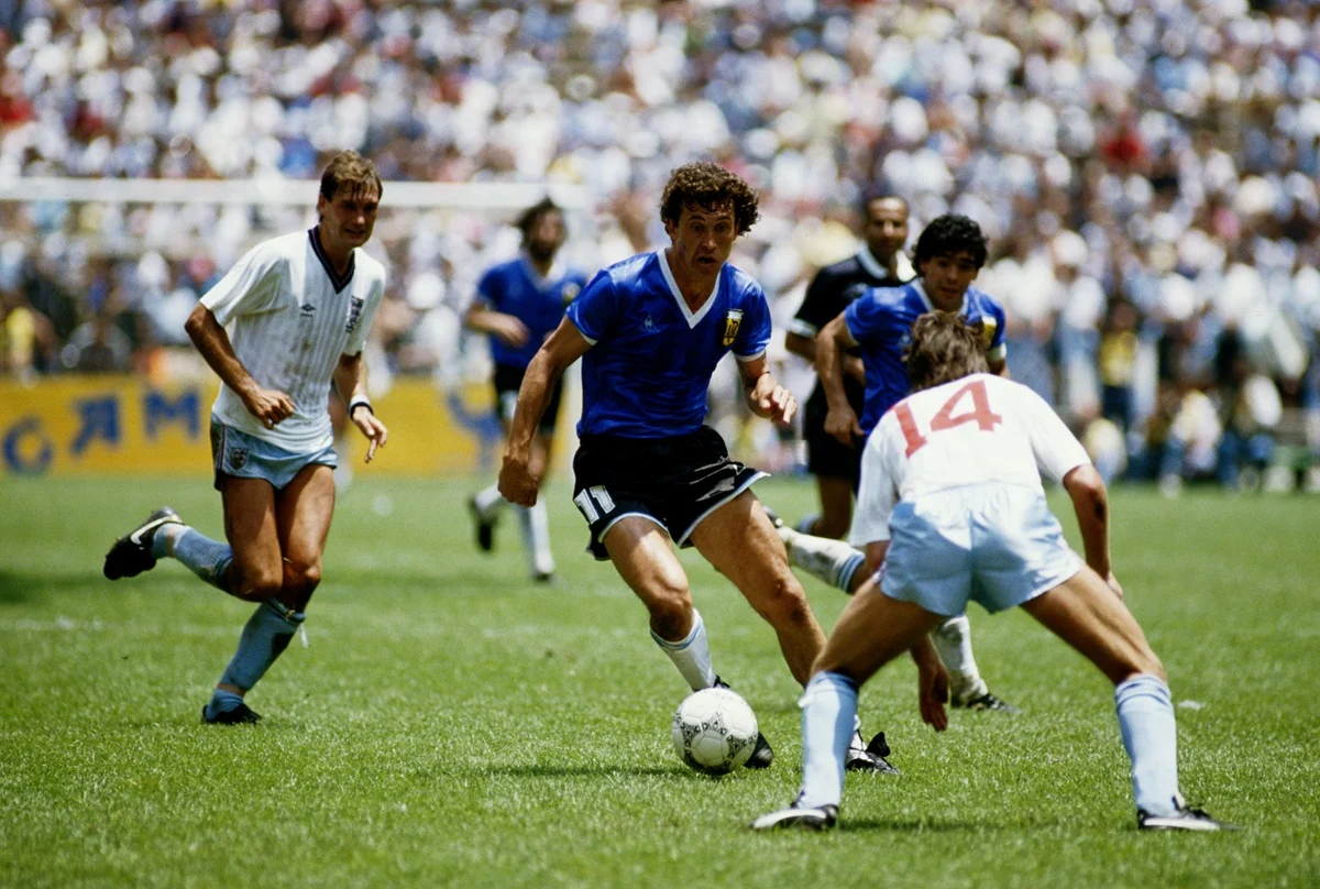 ¿Argentina debería jugar con camiseta alternativa ante Inglaterra?