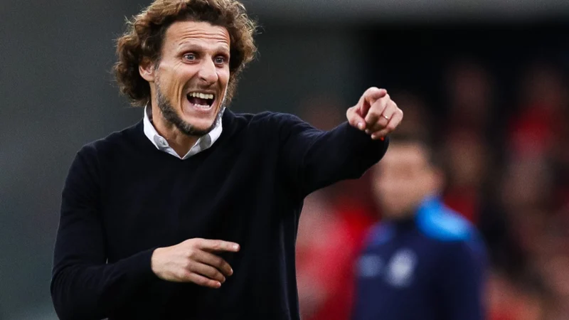 Diego Forlán será el nuevo entrenador de Uruguay hasta marzo