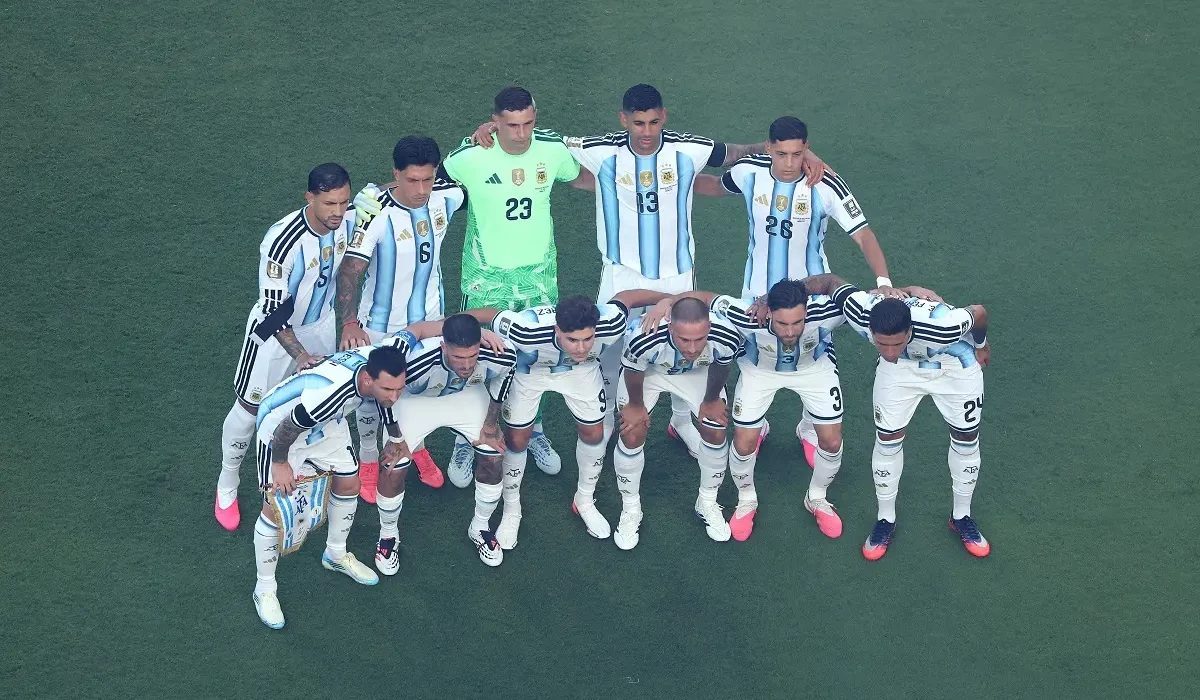 Argentina juega ante Suiza con brazalete negro por Rattin y hubo minuto de silencio por Jayden Adams