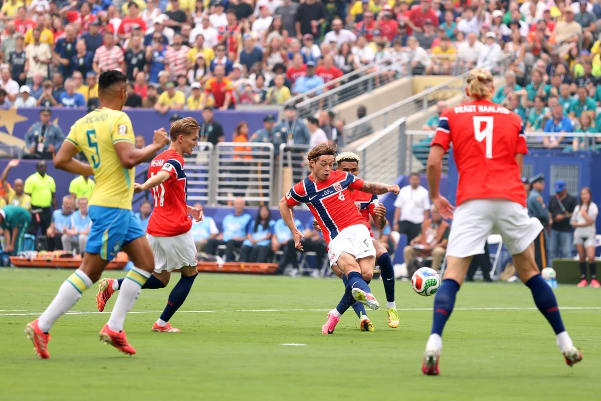 Noruega sorprendía a Brasil, pero fue anulado el gol de Berg
