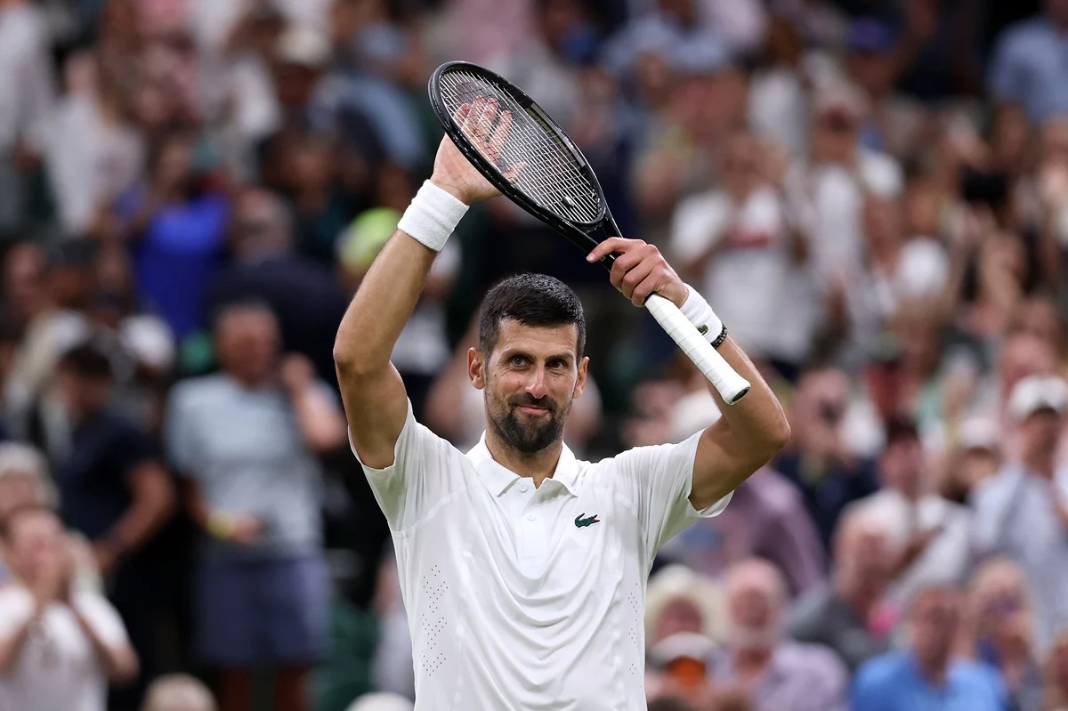 Djokovic barrió a Tsitsipas y avanzó a tercera ronda en Wimbledon