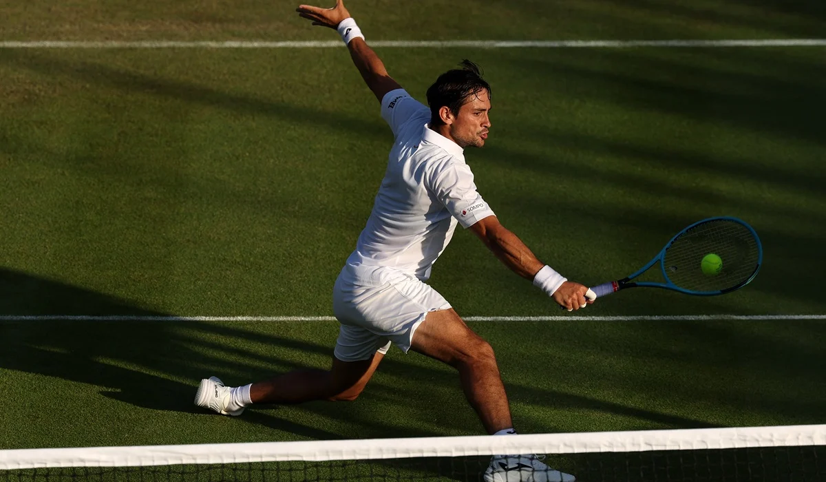 Navone no pudo con Cobolli y también cayó en Wimbledon