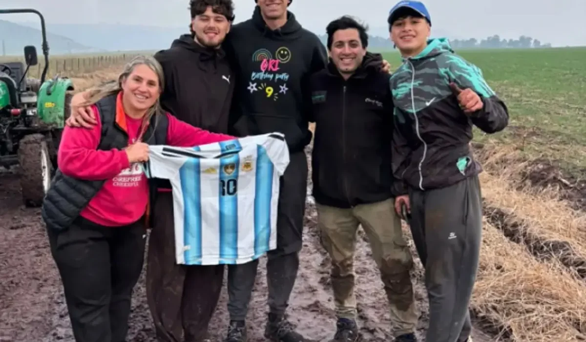 Dibu Martínez protagonizó una historia viral tras quedar atrapado en el barro en Sierra de los Padres