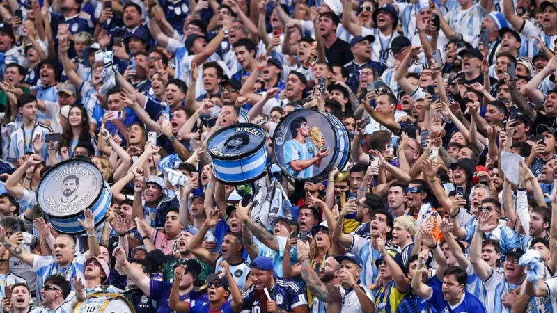 La hinchada argentina se acordó de Diego Maradona en el minuto 10 del juego con Inglaterra