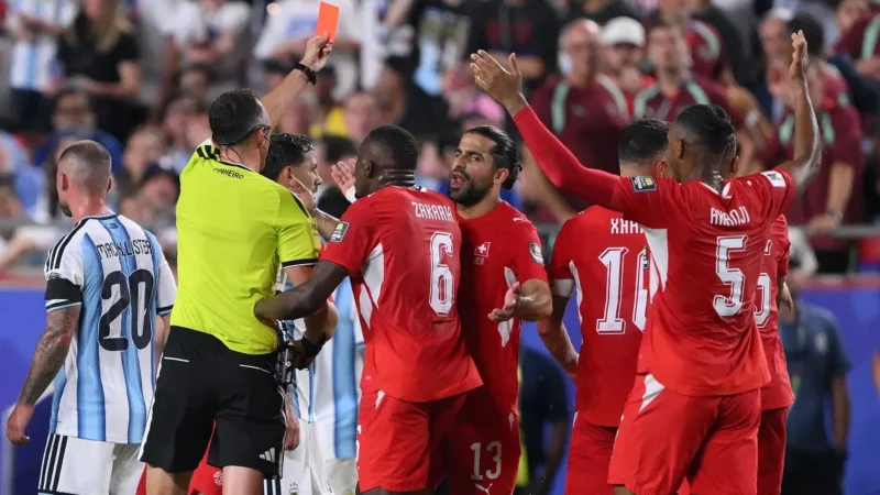 Breel Embolo simuló una falta, vio la roja por una acción de VAR y se retiró llorando en Argentina – Suiza