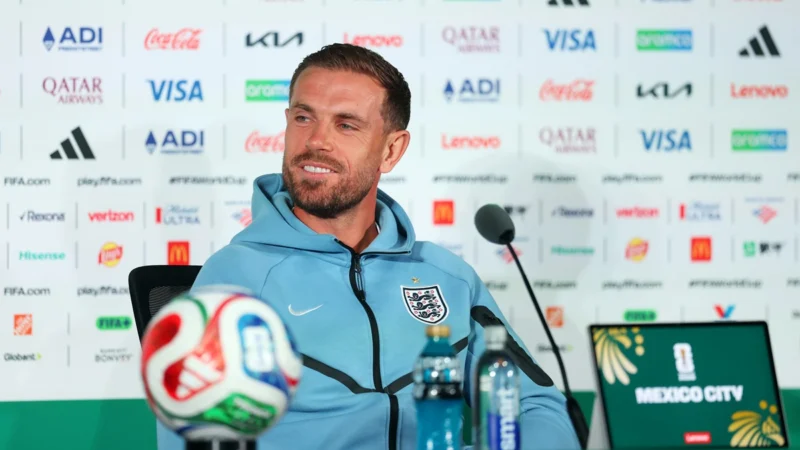El partido de Jordan Henderson ante México sin minutos, lesionado y amonestado