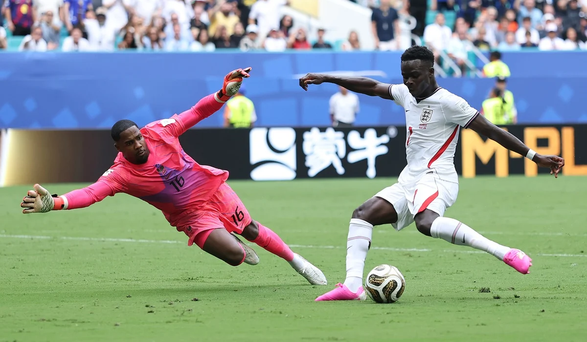 Inglaterra le da una paliza a Francia en Miami: 4-0 al descanso con doblete de Saka