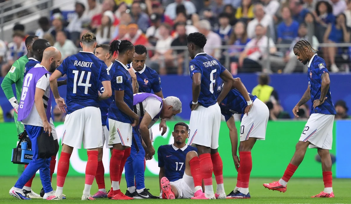 William Saliba salió lesionado y Francia se complicó ante España