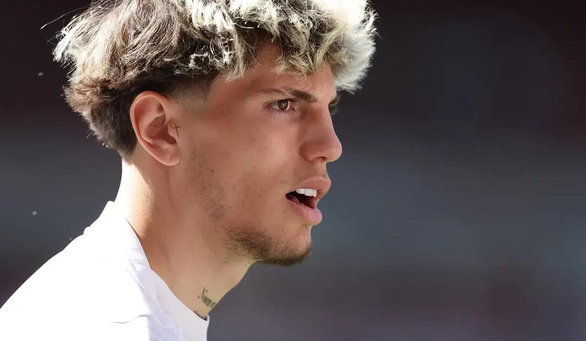 Aston Villa acordó con el Chelsea y Alejandro Garnacho jugará con el Dibu Martínez