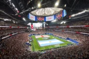 Los hinchas argentinos no respetaron el himno de Inglaterra y le cantaron ´el que no salta es un inglés´