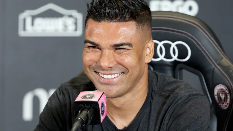 Casemiro tuvo su presentación formal en Inter Miami con tremendo elogio a Lionel Messi: “Es el Dios del fútbol”