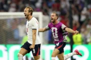 Jordan Henderson se lesionó durante los festejos de Inglaterra y fue retirado en camilla del Estadio Azteca