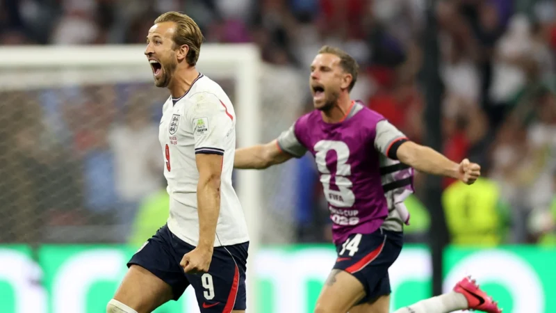 Jordan Henderson se lesionó durante los festejos de Inglaterra y fue retirado en camilla del Estadio Azteca
