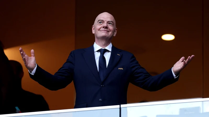Infantino confirmó que evaluará el Mundial con 64 equipos