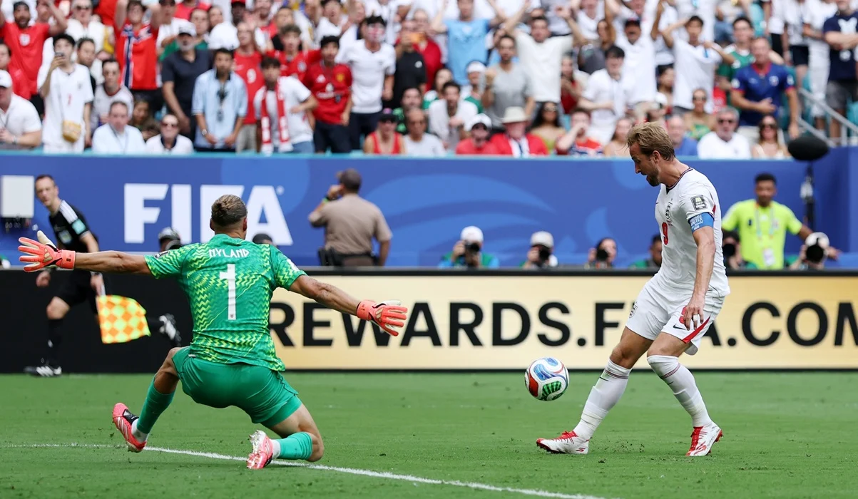 Harry Kane le marcaba un golazo a Noruega pero fue anulado por offside