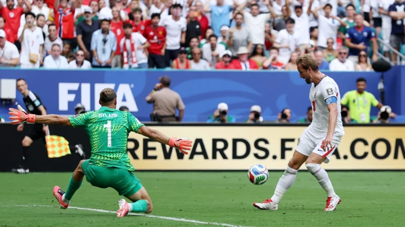 Harry Kane le marcaba un golazo a Noruega pero fue anulado por offside
