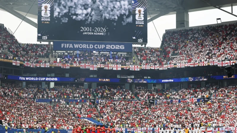 FIFA homenajeó a Jayden Adams en la previa a Noruega vs Inglaterra por el Mundial 2026