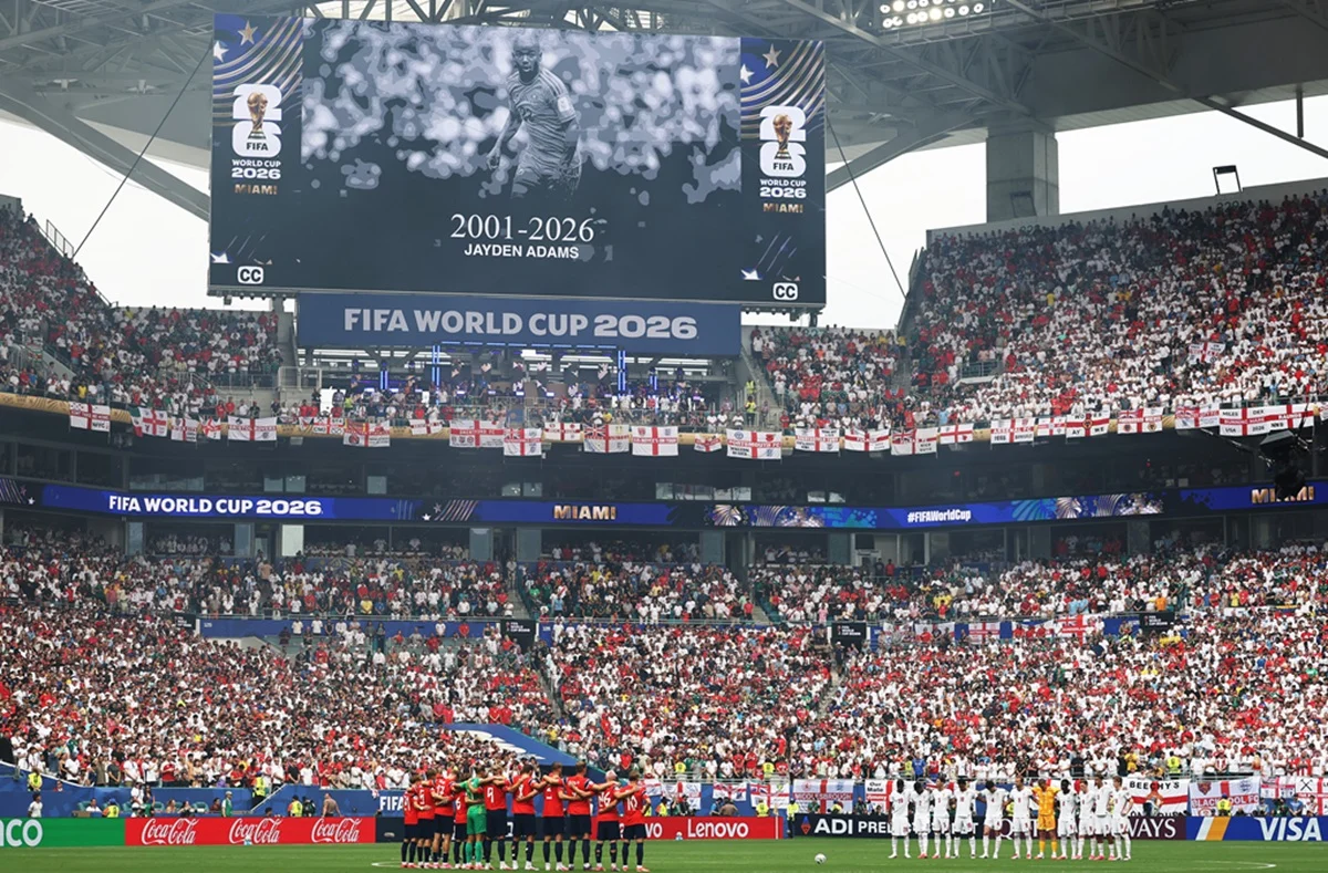 FIFA homenajeó a Jayden Adams en la previa a Noruega vs Inglaterra por el Mundial 2026