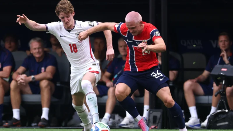 Julian Ryerson se lesionó y abandonó el campo en Noruega vs Inglaterra