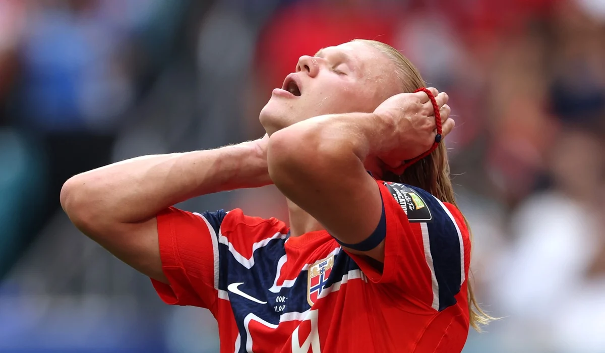 El físico de Haaland dijo basta y el goleador fue reemplazado en plena prórroga de Noruega vs Inglaterra