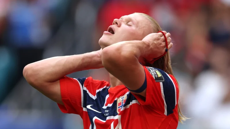 El físico de Haaland dijo basta y el goleador fue reemplazado en plena prórroga de Noruega vs Inglaterra
