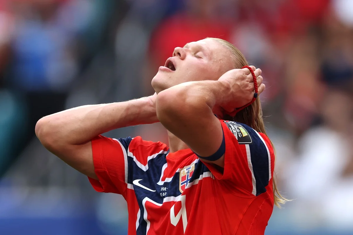 El físico de Haaland dijo basta y el goleador fue reemplazado en plena prórroga de Noruega vs Inglaterra