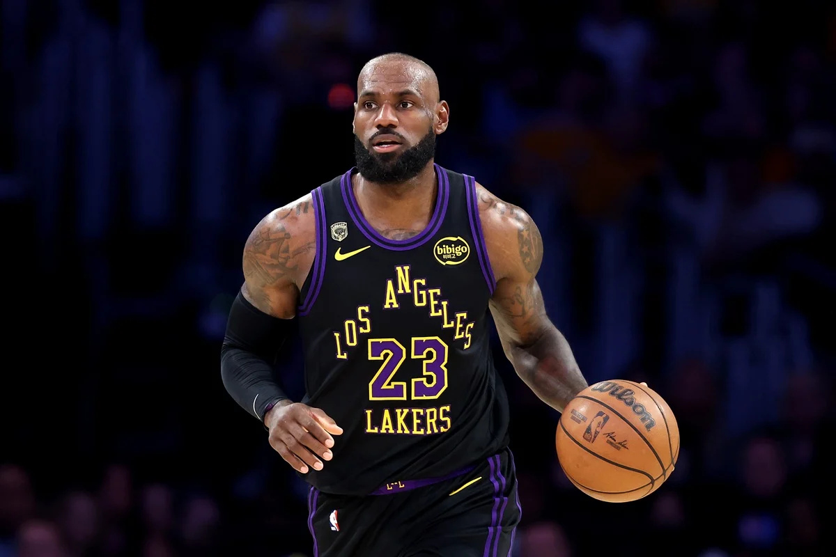 LeBron James va a Philadelphia y ficha con los Sixers
