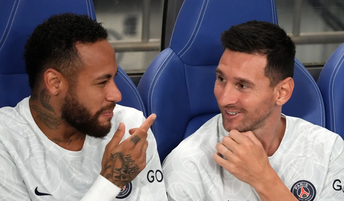 Neymar anunció su retiro de la selección en el mismo estadio que Messi lo hiciera hace diez años