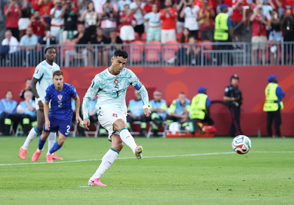 Cristiano Ronaldo marcó el gol 976 de su carrera tras un polémico penal en Portugal vs Croacia