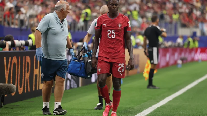 Nuno Mendes salió lesionado en Portugal y encendió alarmas ante España