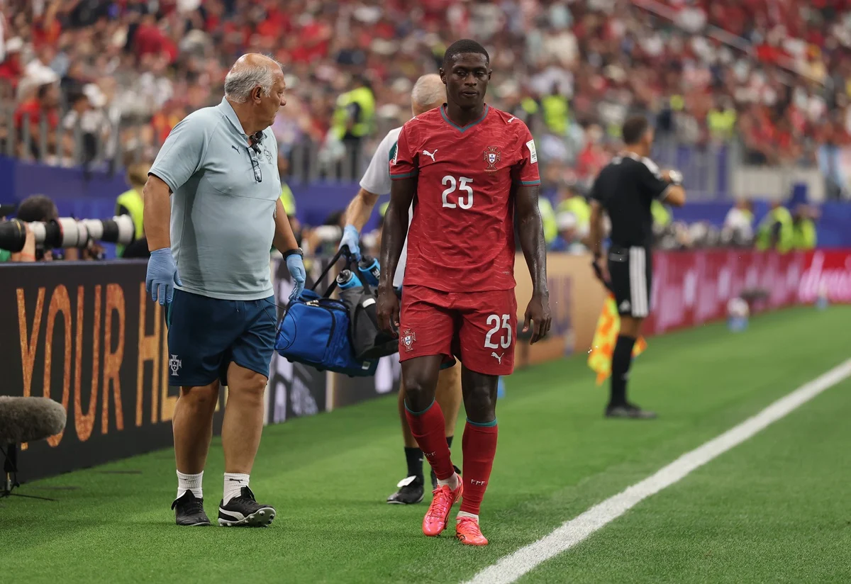 Nuno Mendes salió lesionado en Portugal y encendió alarmas ante España