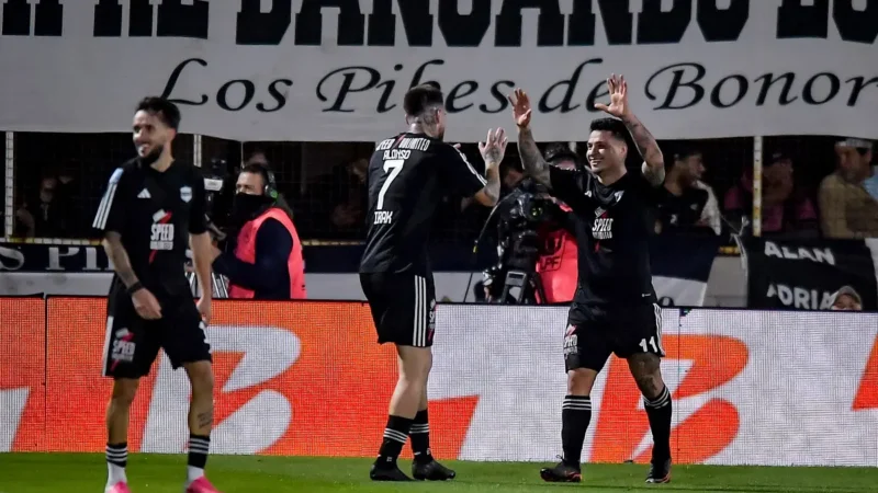 Deportivo Riestra goleó a un pobre Boca e hizo historia en el Guillermo Laza